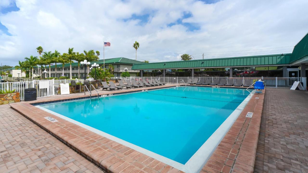 Waterfront Room, Heated Pool, Tiki Bar & Grill Σεϊρασότα Εξωτερικό φωτογραφία