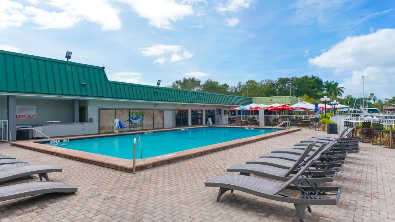 Waterfront Room, Heated Pool, Tiki Bar & Grill Σεϊρασότα Εξωτερικό φωτογραφία