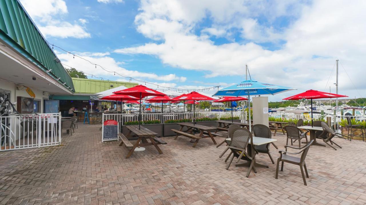 Waterfront Room, Heated Pool, Tiki Bar & Grill Σεϊρασότα Εξωτερικό φωτογραφία