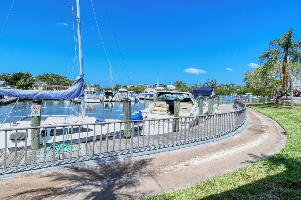 Waterfront Room, Heated Pool, Tiki Bar & Grill Σεϊρασότα Εξωτερικό φωτογραφία