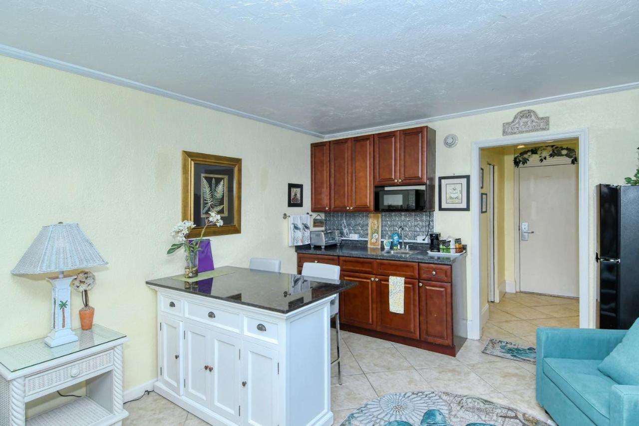 Waterfront Room, Heated Pool, Tiki Bar & Grill Σεϊρασότα Εξωτερικό φωτογραφία